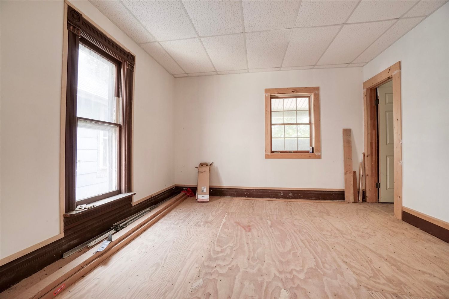 131 N 8th St, Decatur, IN 46733